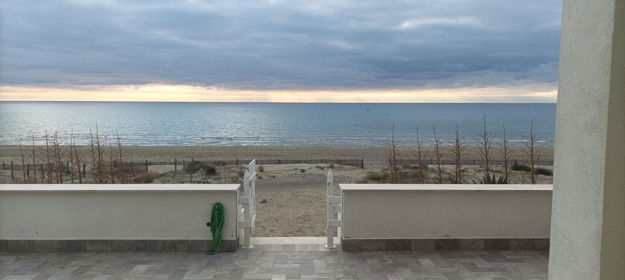 The Suite On The Beach Torvaianica Kültér fotó