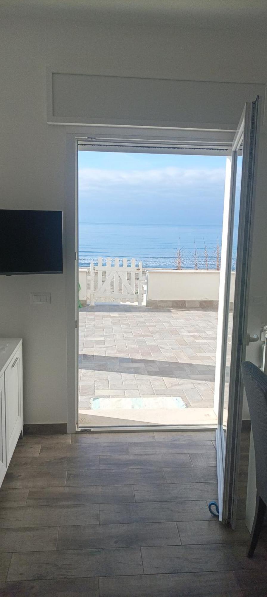 The Suite On The Beach Torvaianica Kültér fotó